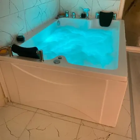 Nebula Residence- Luxury Beyoglu Jakuzili 公寓